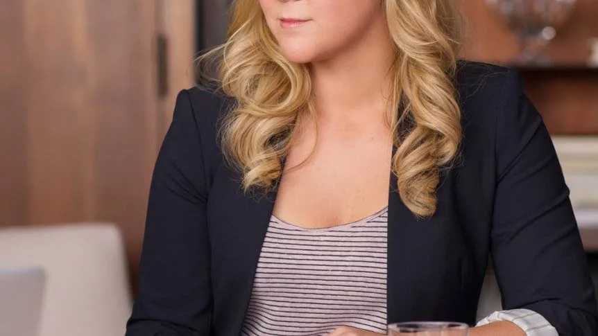 Rolig. Amy Schumer gör det mesta i "Trainwreck".