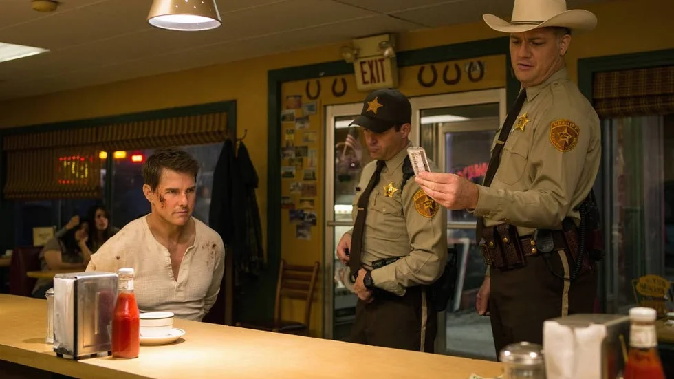 Jack Reacher (Tom Cruise) och major Turner (Cobie Smulders) slåss mot olaglig vapenhandel i "Jack Reacher: Never go back".