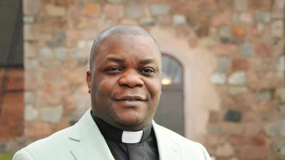 Valentine Aderibole. Välkomnades som präst i Svenska kyrkan den 22 januari.