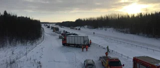 Direktrapport: Trafikkaos på E4 efter masskrockar