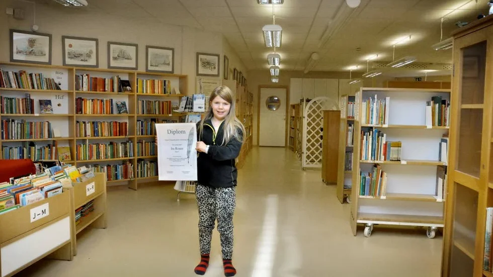 Vinnare. Ira Rosen går i årskurs fyra på Öregrund skola. Hon vann nyligen en novelltävling på skolan med sin novell En osynlig hjälte.