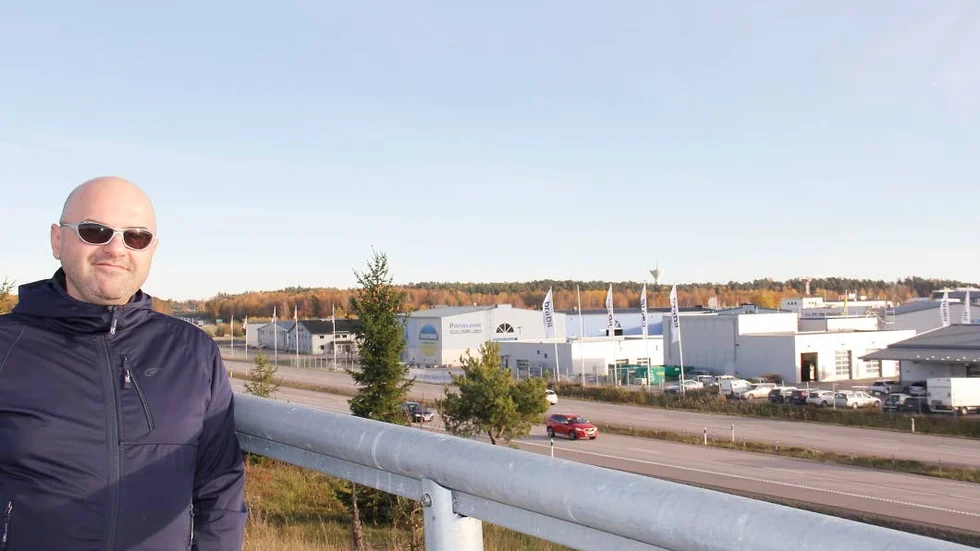 Domagoj Lovas vill att  Myranområdet ska  locka trafikanterna på E18 in till staden. Arkitekttävlingen som Enköping nu kommer att delta i hoppas han ska ge bland annat idéer som ska hjälpa fram en sådan utveckling.Enköping t f stadsarkitekt Domagoj Lovas, Norra Myran på andra sidan E18,