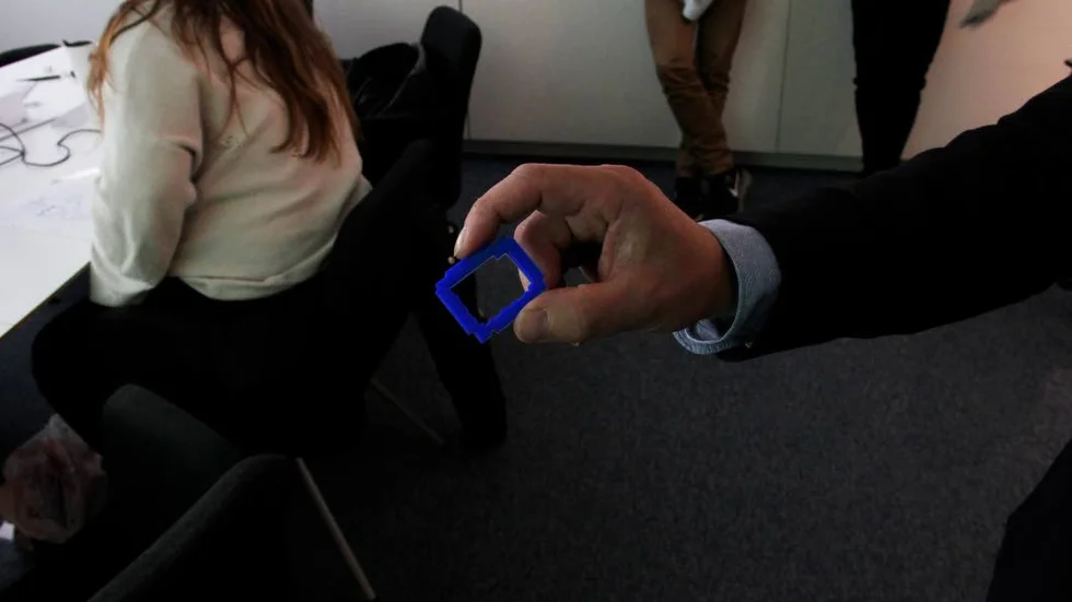 En modell av skolan utskriven från en 3D-skrivare.