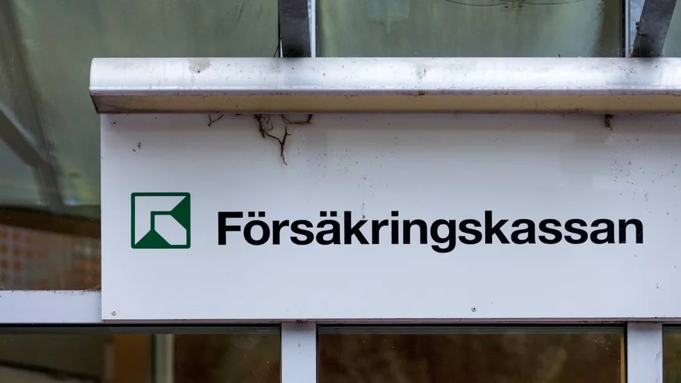 Försäkringskassan menar att en före detta Uppsalakrögare arbetat samtidigt som han fått ut sjukersättning.