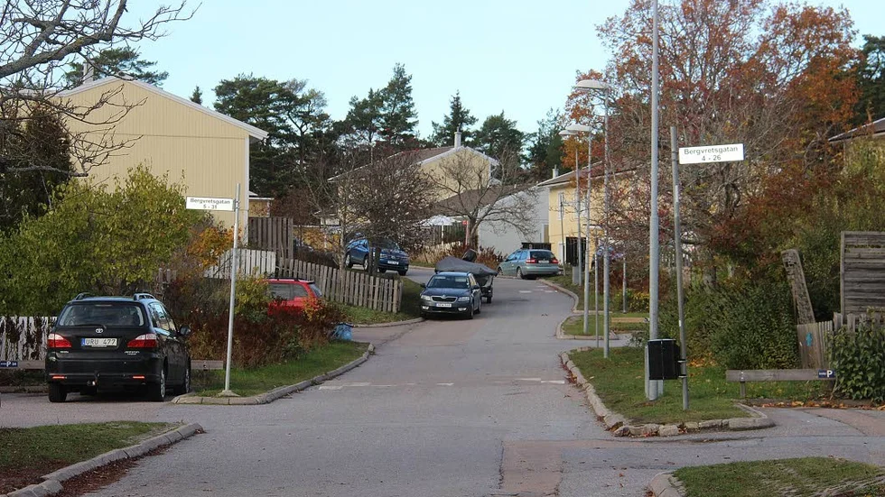 EHB:s hyresradhus på Rävstigen och Harvägen i Hummelsta kommer att säljas om EHB och fullmäktige står kvar vid tidigare beslut.