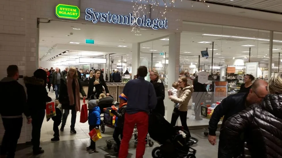 Kassorna vid Systembolagets butik i Gränbystaden klarar av att serva ungefär 900 kunder i timmen.