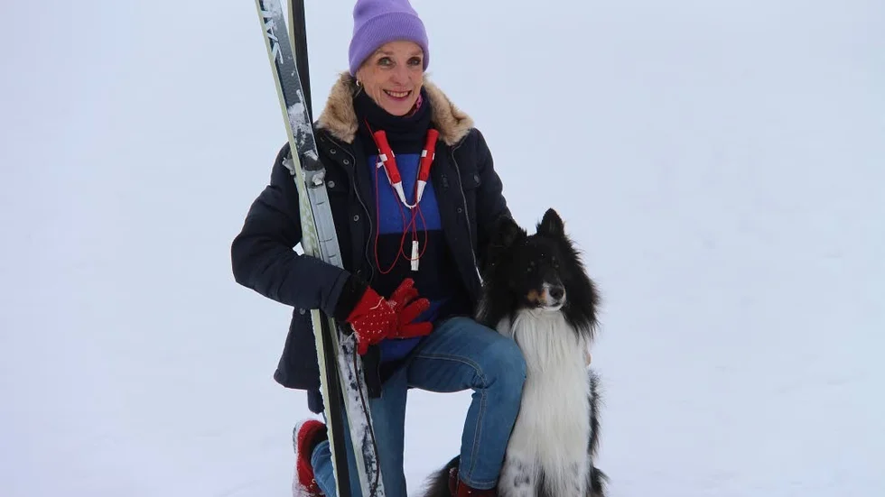Lisbeth Zachrisson och hunden Simson är snart redo att ge sig ut och motionera igen.