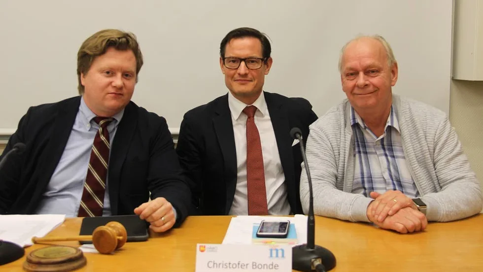 Nyvalt presidium. Björn Erling (M), kommunfullmätkiges ordförande, Christofer Bonde (M), kommunfullmäktiges förste vice ordförande, Owe Fröjd (Båp), kommunfullmätkiges andre vice ordförande.