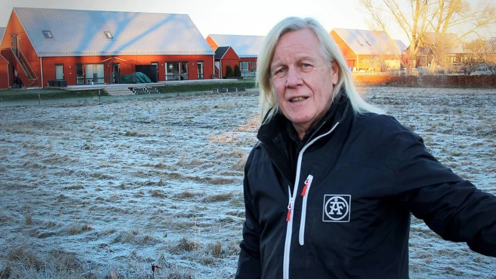 ”90 procent av vägsträckan är mörklagd och det saknas gång- cykelväg trots att det går mycket tung trafik till tegelbruket” säger Peter Enberg i Haga.