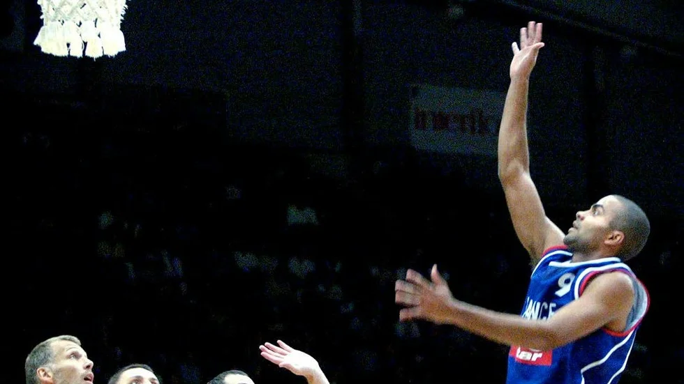 Tony Parker under en landskamp mot Sverige i Luleå 2003.