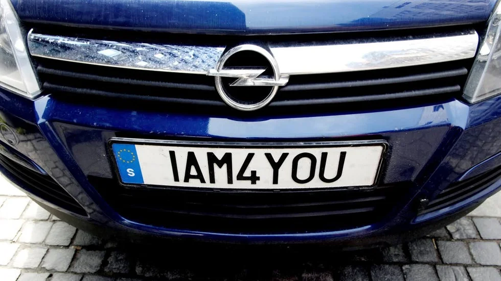 En personlig registreringsskylt ska ha minst två och högst sju tecken, och den är till för dig – ”I am for you”.
