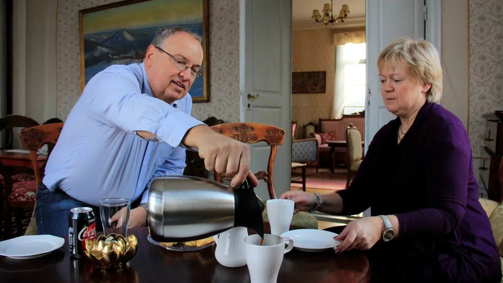 Herrgården har många rum och sittgrupper att fika i. Mikael och Annie Bengtson bor inte där själva, utan hyr ut den till större sällskap.