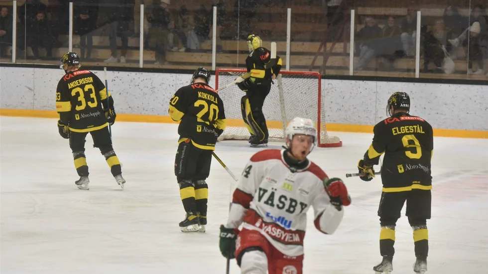 Deppigt, deppigt i Vimmerby Hockey. Väsby vann stort i det första mötet mellan lagen.