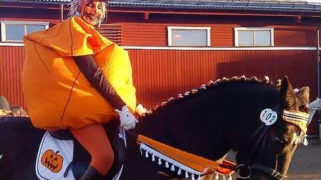 Carolina Jurå vann grenen bästa utklädnad med sin pumpadräkt.