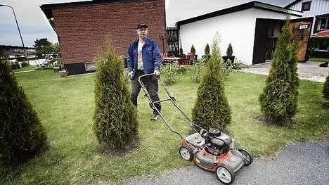 Bygg en innebandyhall i stället. Det tycker Jan-Åke Karlsson i Bärby Hage, granne med Ärna.