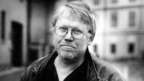 Uppsalaförfattaren Lars Sunds sjätte roman utspelar sig på en fiktiv skärgårdsö.