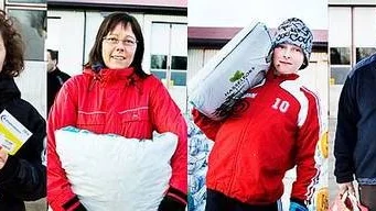Anna Matsson, fotbollsspelare, Annika Weman, förälder, Viktor Gustavsson, fotbollsspelare och Leif Olsson, allt i allo, kämpar alla för att dra in pengar till Storvreta IK.