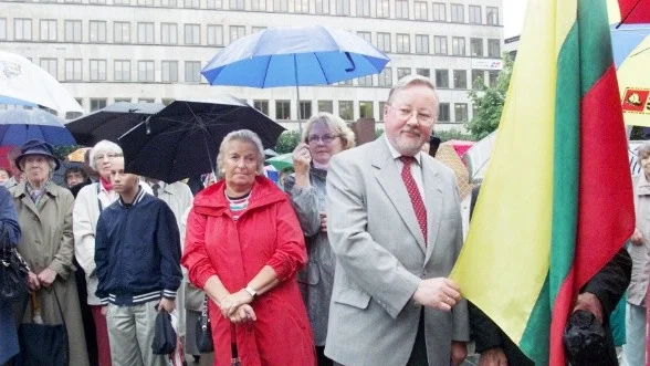Vytautas landsbergis på Norrmalmstorg 2001.
