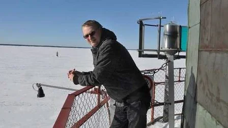 Fredrik Abrahamsson som arrenderar kaféet vid Djurstens fyr har skrivit en bok kallad Öregrund och fyrarna.