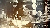 Affärsbiträdet Henning Ytterberg i Sanda handel, vid slutet av 1910-talet.