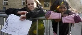Elevprotester mot splittring av Järlåsaskolan