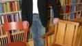 Åke Axelsson har formgivit omkring 200 olika stolar under sin 40-åriga  karriär. Röda Gästis och bruna Provence är två av dem. De finns bland annat på huvudbiblioteket i Enköping, och dit kom också Åke Axelsson förra veckan och berättade om sitt arbete som formgivare.