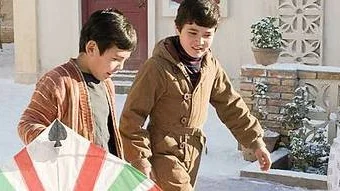 Khaled Hosseinis delvis självbiografiska bästsäljare Flyga drake har blivit film.