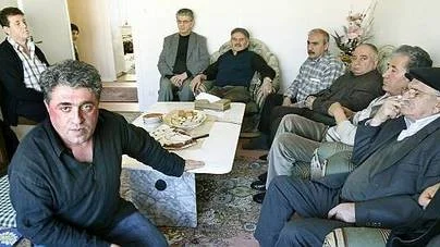- Jag kan inte förstå att polisen inte trodde på mig, säger den 26-åriga kvinnans bror Sherif Mavi.