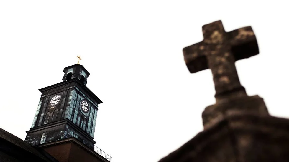 Oro finns för att det lokala inflytandet i kyrkan minskar om flera församlingar slås samma i ett stort pastorat.