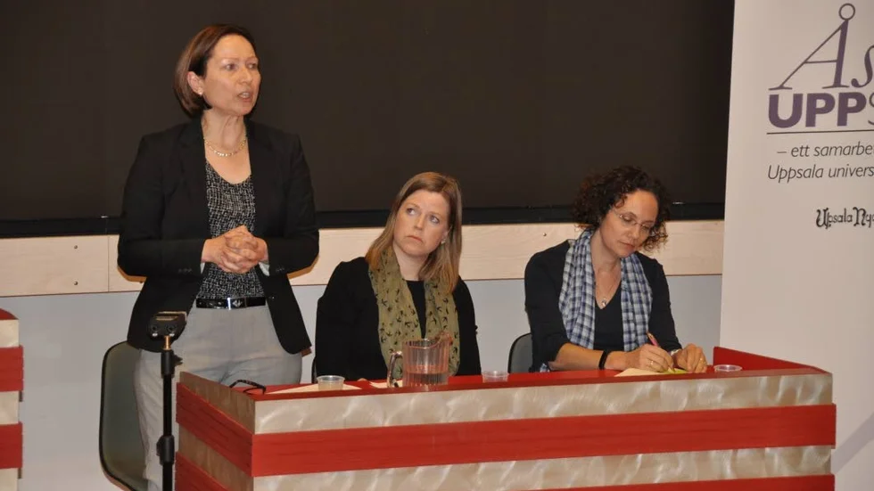 I panelen i Humanistiska teatern satt fr v Elena Namli, professor i etik, Moa Kindström Dahlin, universitetslektor i offentlig rätt och Anna Sarkadi, professor i socialmedicin.
