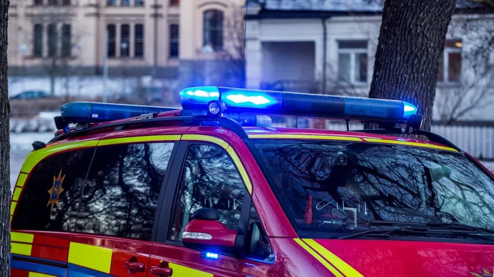 En bil brann söder om Östhammar på tisdagskvällen.