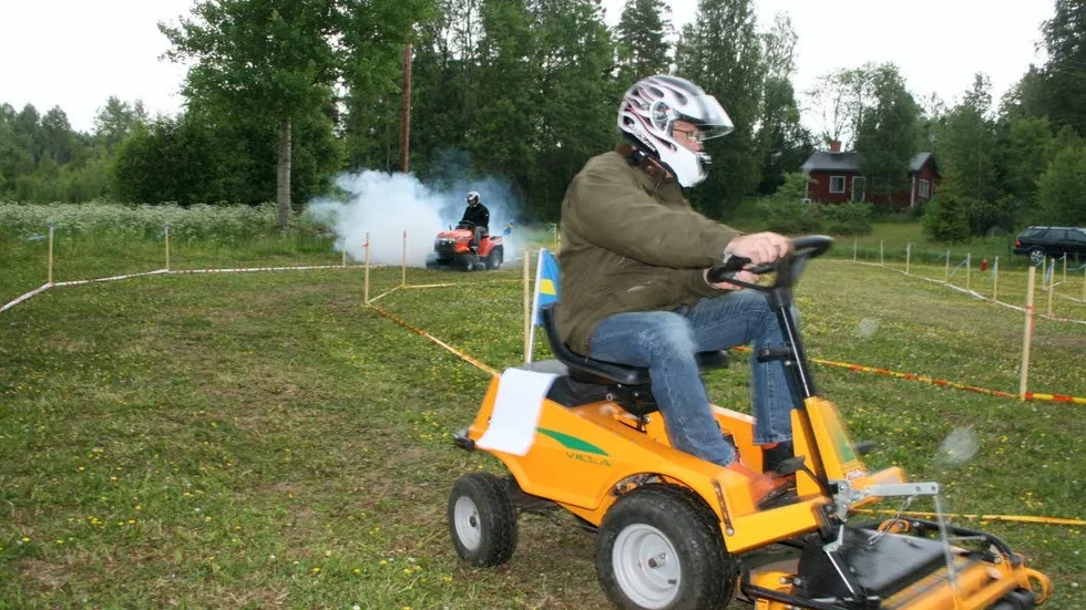 Gräsklipparracet där bilden togs arrangerades i Runhällen för tio år sedan.