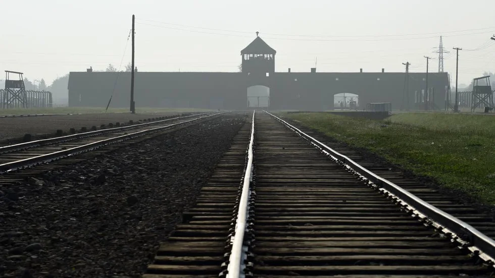 Auschwitz. Behöver inte bevisas.