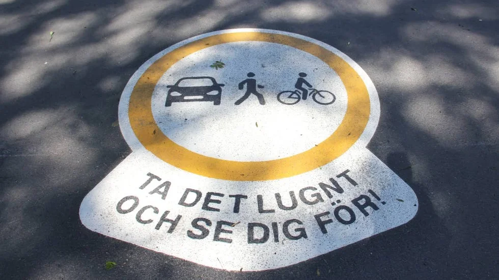 Nya märken har målats på cykelbanor runt om i Uppsala under våren. De är en del av  kommunens kampanj för att höja vårt IQ i trafiken.