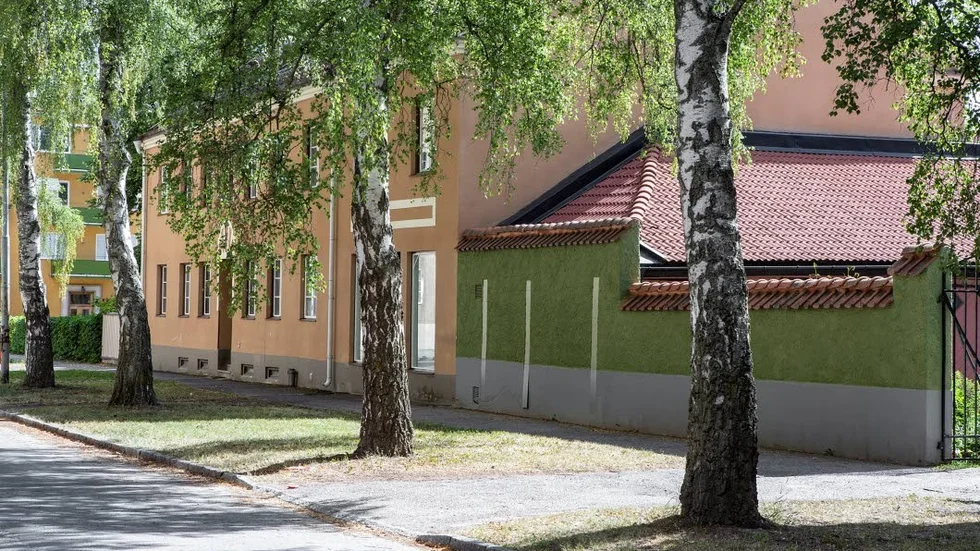 Träden utanför Sören Edströms hus får stå kvar.