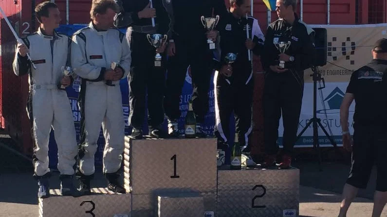 PRISAS. Martin Löfström och Oskar Magnusson på prispallen i en sommarens VM-tävlingar.