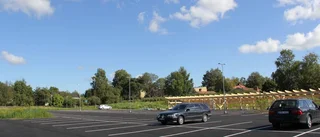 Få bilar på ny parkering