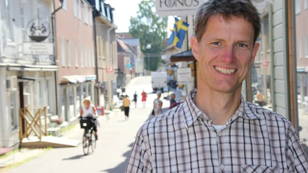 Fredrik Borgelin, Öregrund
Varje land ska ta hand om sitt eget avfall, det är min grundläggande uppfattning. Men i det långa perspektivet, om vi pratar 100 000 år, kanske det inte spelar så stor roll om vi tar hand om lite mer än det som producerats i det som är Sverige just i dag i fall vi har en bra berggrund och något annat land saknar det.
