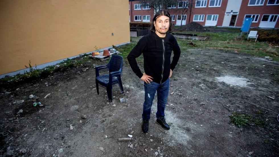 Inte färdigt. "Jag älskar det här området och jag vill inte flytta härifrån, men jag tycker inte om hur Rikshem jobbar med de här renoveringarna", säger hyresgästen Aaron Ramos.