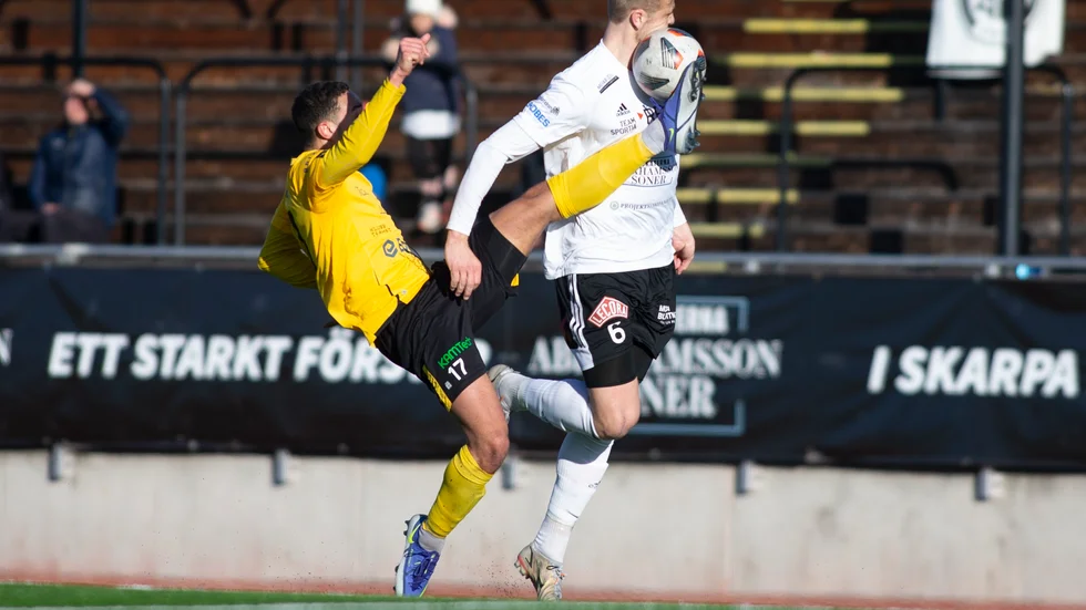 Långe Anton Pellettieri Hennig var svårstoppad från sin vänsterbacksplats. Bäst i Maif i premiären mot Forward. Det ger tre poäng i MVT-ligan.