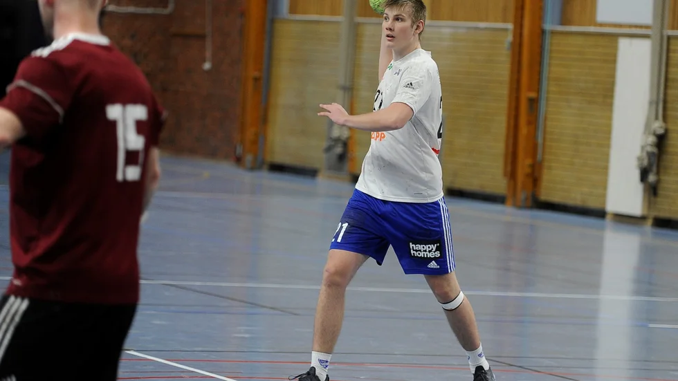 Melvin Olofsson gjorde comeback i IFK Nyköping efter långvariga knäproblem. 19-åringen skickade in avgörande 26–25.