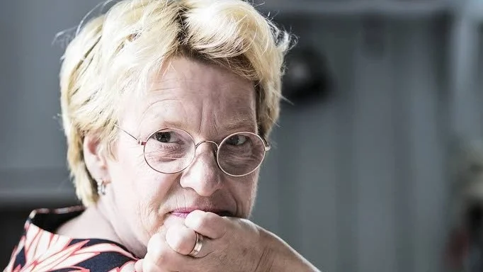 "Jag föreslår att vi vaknar" har självbiografiska förtecken i Beate Grimsruds eget cancerbesked.