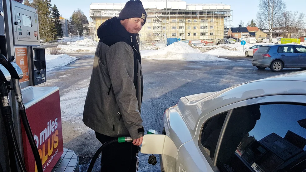 "Stödpaketet skulle inte göra så stor skillnad, men man måste ju tanka och låtsas vara glad", säger Jonatan Sandberg.