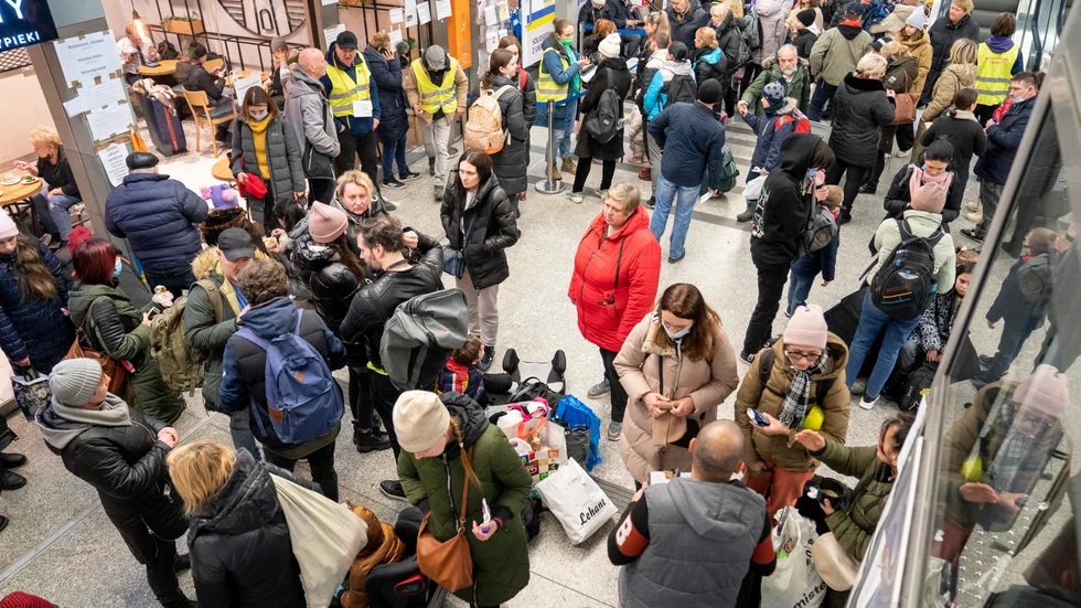 Många av krigsflyktingarna i Polen blir körda till tågstationen i den gamla staden Krakow varifrån de sedan sprider sig till andra polska städer och/eller till andra länder. 