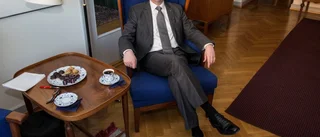Långt från en grå byråkrat