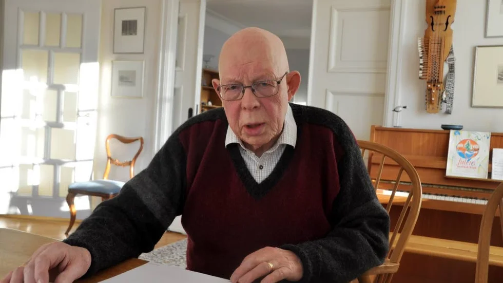 Kritisk. "Kommunen borde inte stelbent hålla fast vid beslutet om sänkt ersättning utan istället satsa på hög kvalitet inom demensvården". Det säger Björn Smedby vars hustru bor på äldreboendet Ebbagården i Uppsala.