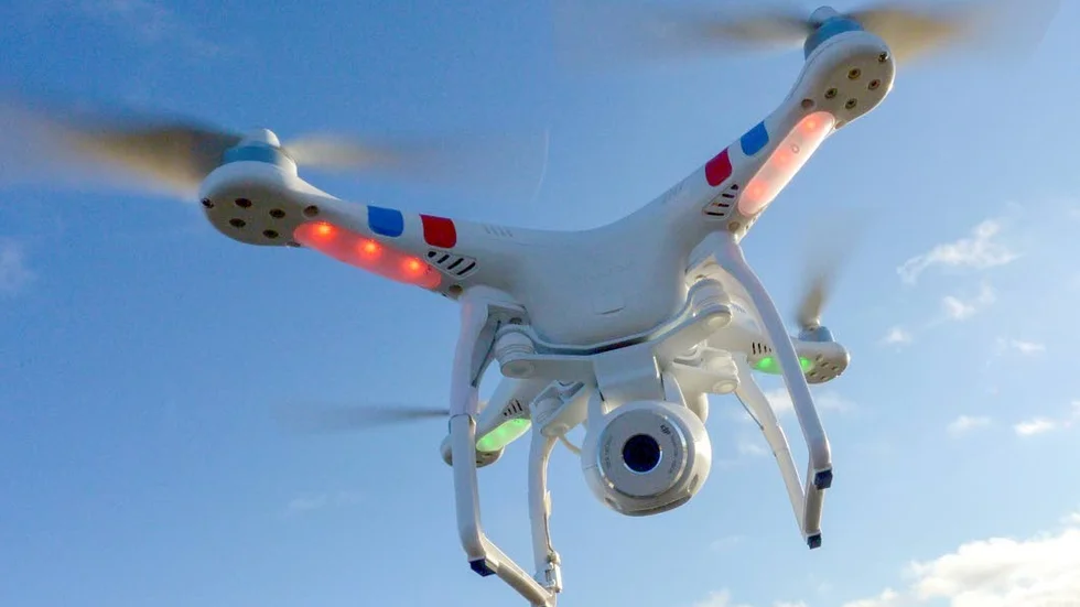 Intresset för drönarflygning har ökat kraftigt i Sverige. drönare är obemannade flygfarkoster som kan användas från allt till nöjesflygning till övervakning, fotouppdrag och sökande efter försvunna personer.
