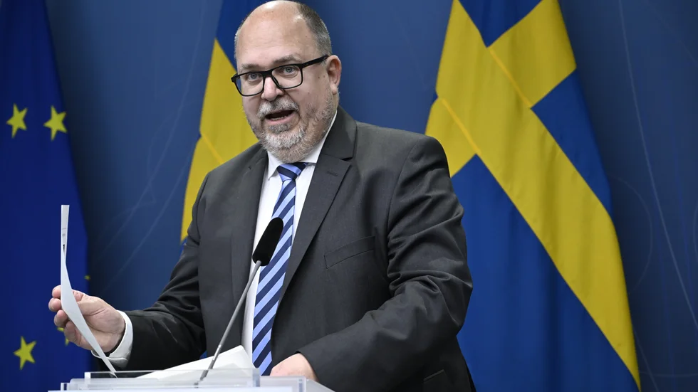Näringsminister Karl-Petter Thorwaldsson (S) meddelar regeringens ja till en gruva i Kallak.