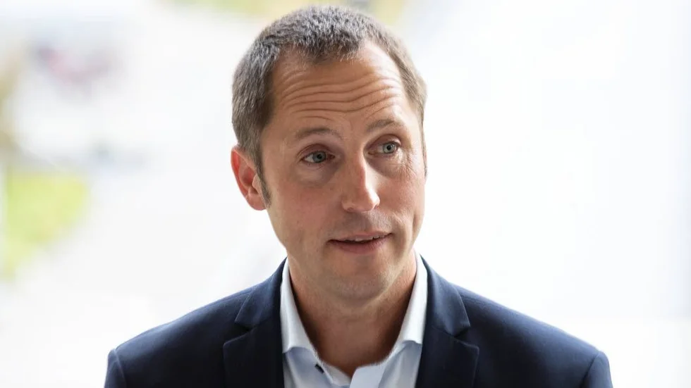 Erik Pelling (S) förväntar sig att Försvarsmakten tar sitt ansvar.