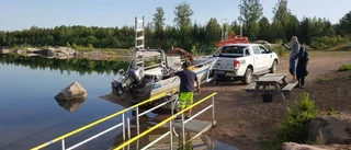 Bildspel: Se bärgningen av den dumpade bilen